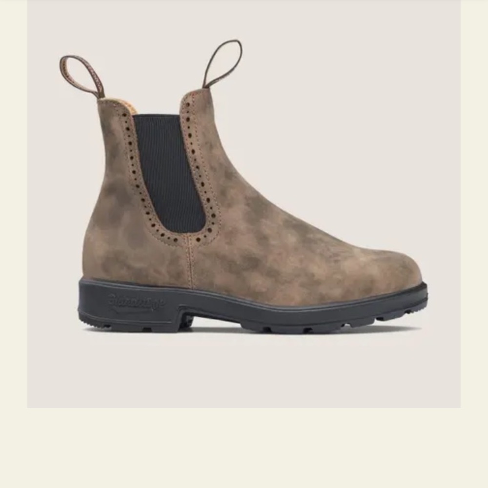 Blundstone Women’s Originals High Top Boots in rustic brown.